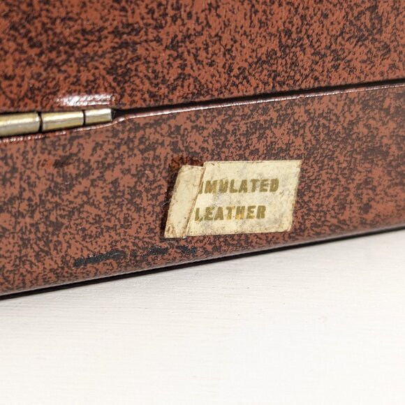 1970s Faux Leather brown jewelry box for men, Fleur de Lys logo - Picture 10 of 11